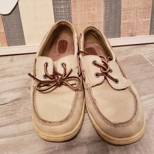 Women boat shoes